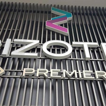Bizotel Premier Hotel & Residence Bangkok Bagian luar foto