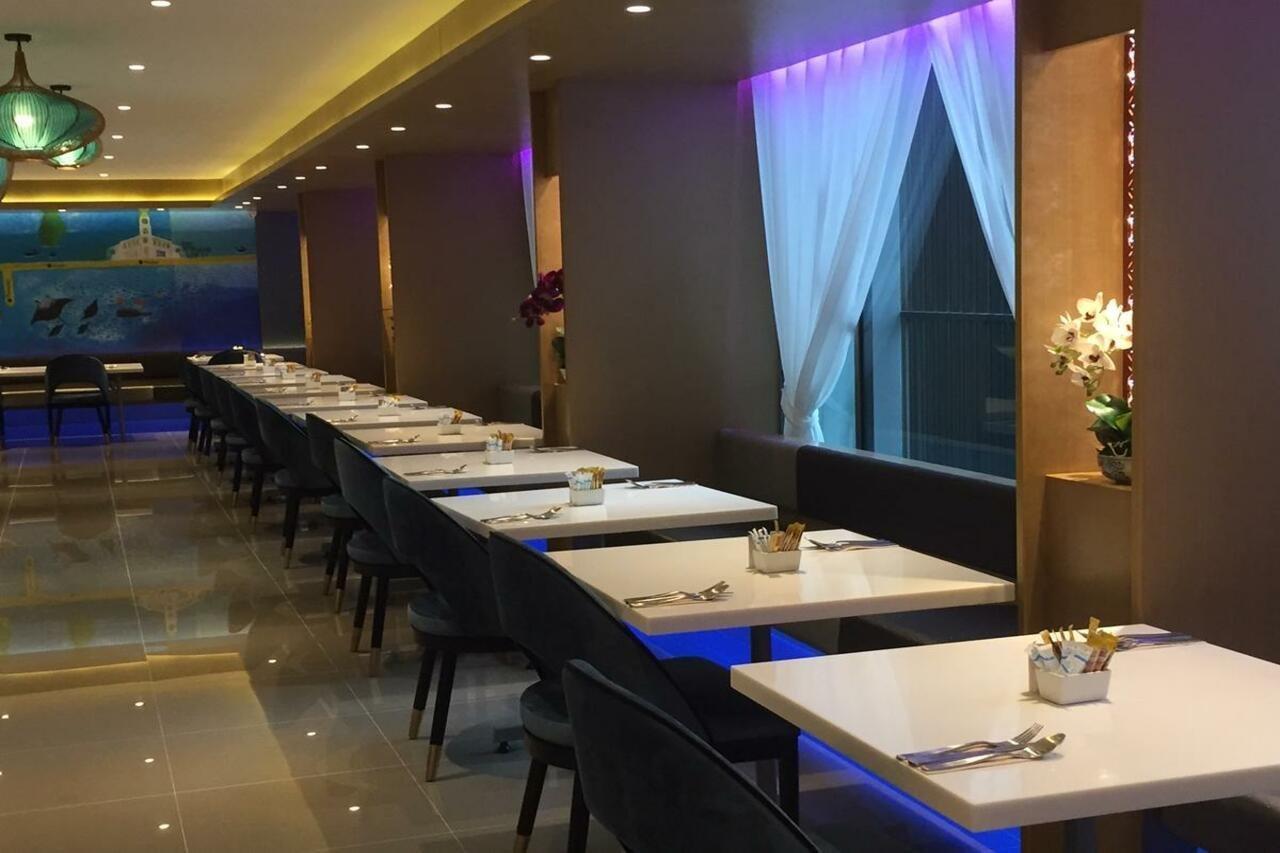 Bizotel Premier Hotel & Residence Bangkok Bagian luar foto