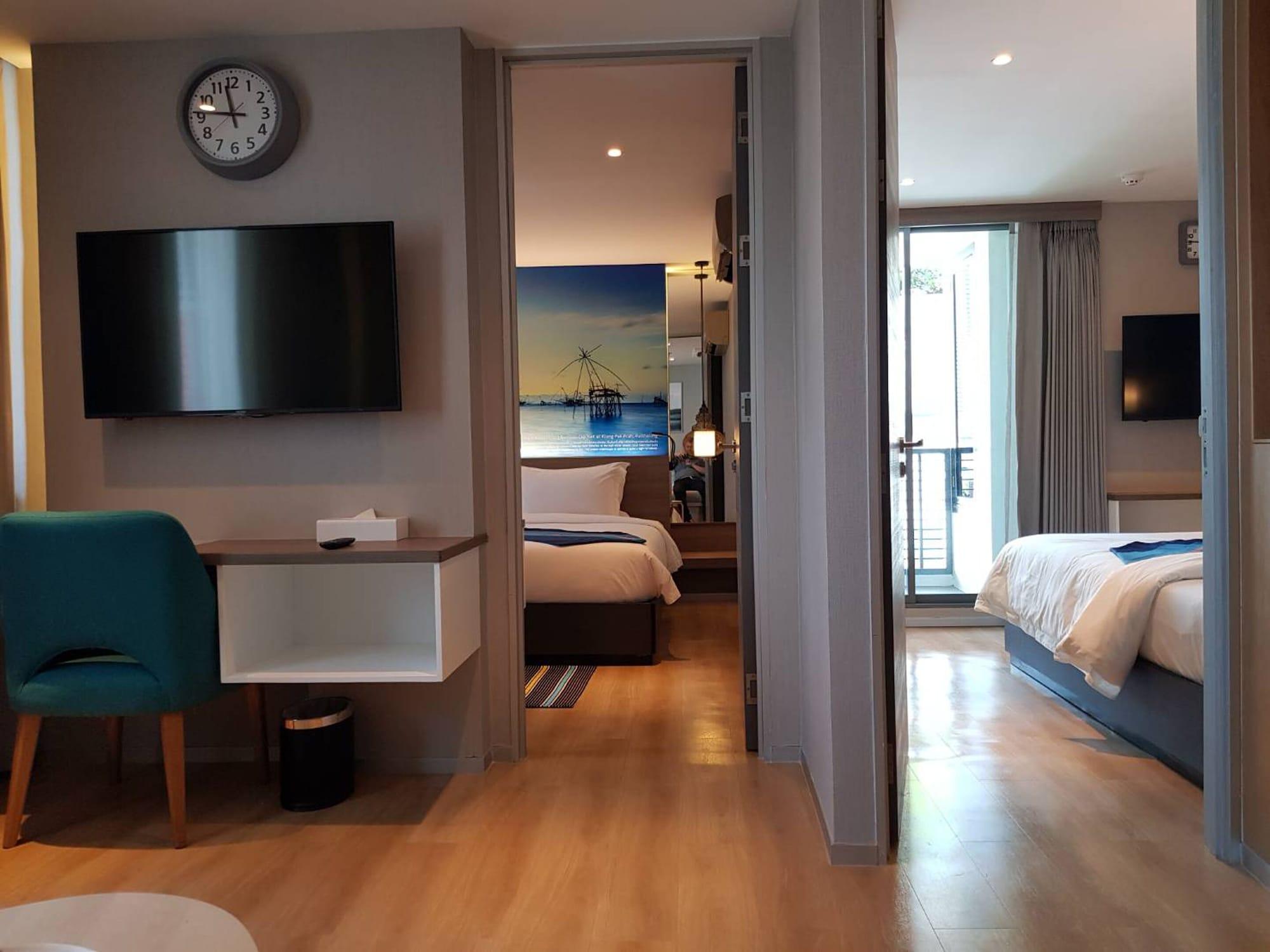 Bizotel Premier Hotel & Residence Bangkok Bagian luar foto