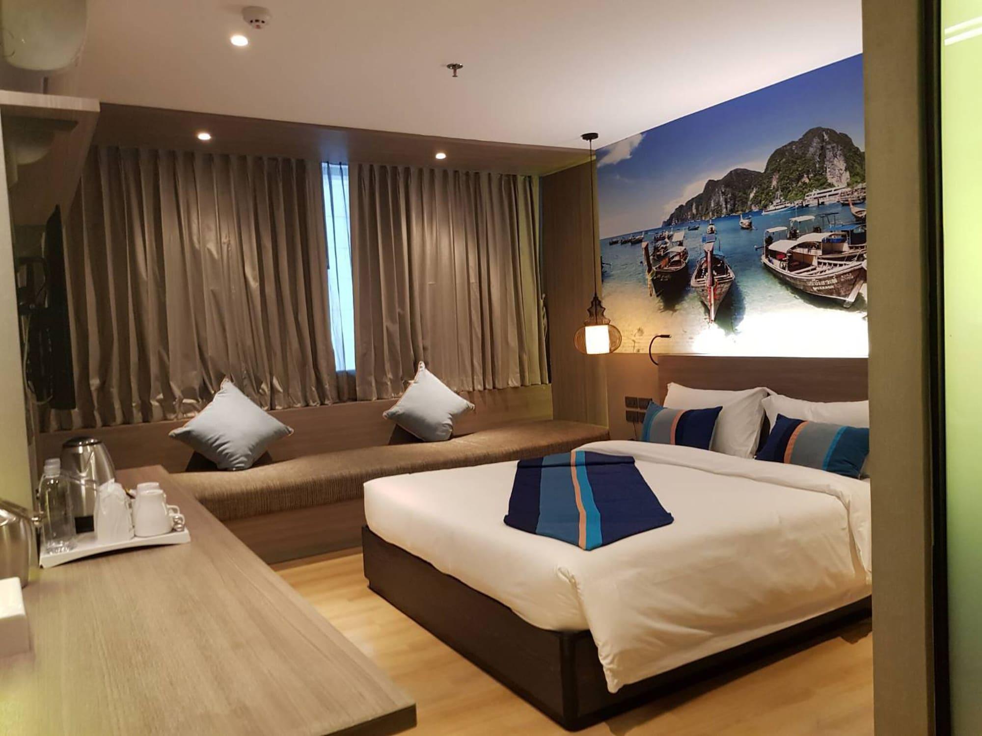Bizotel Premier Hotel & Residence Bangkok Bagian luar foto