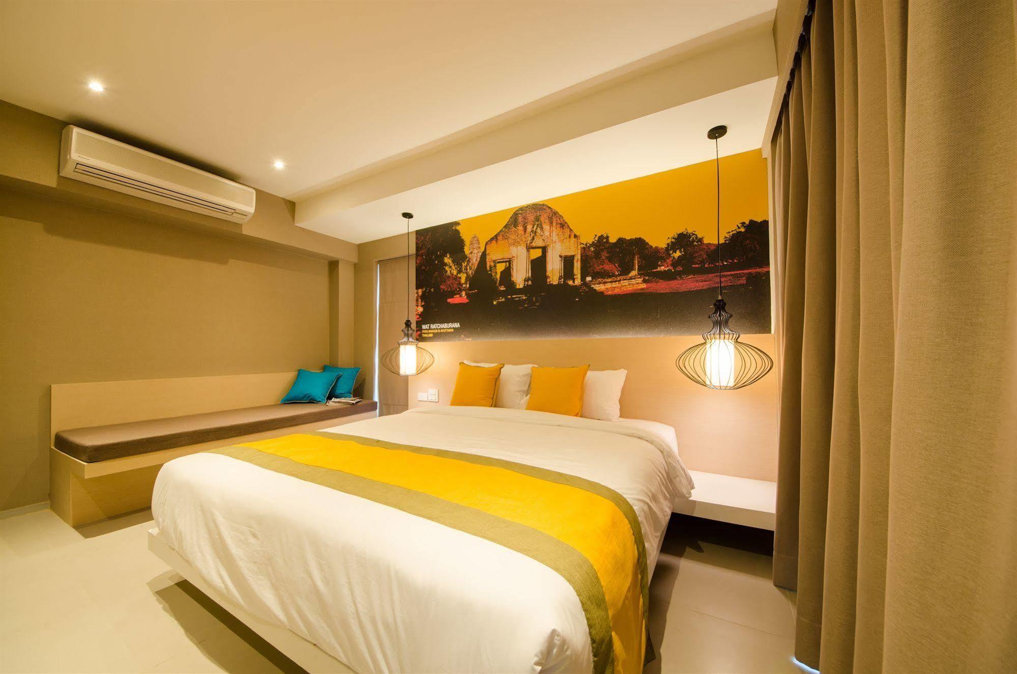Bizotel Premier Hotel & Residence Bangkok Bagian luar foto