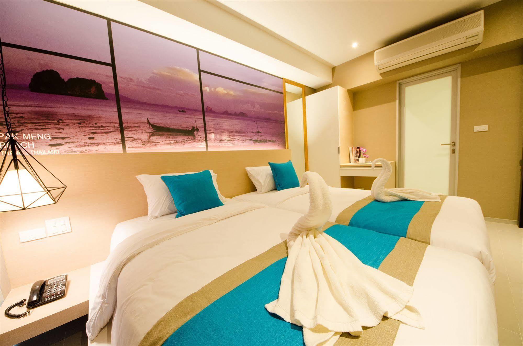 Bizotel Premier Hotel & Residence Bangkok Bagian luar foto
