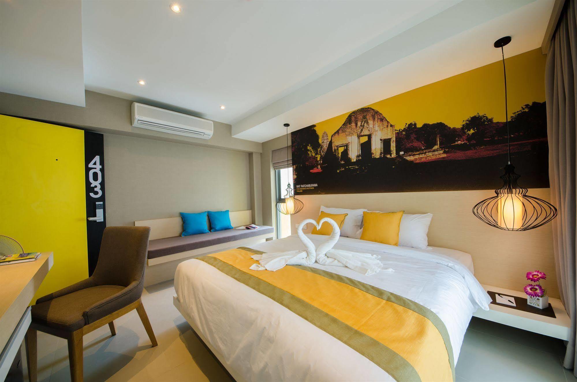 Bizotel Premier Hotel & Residence Bangkok Bagian luar foto
