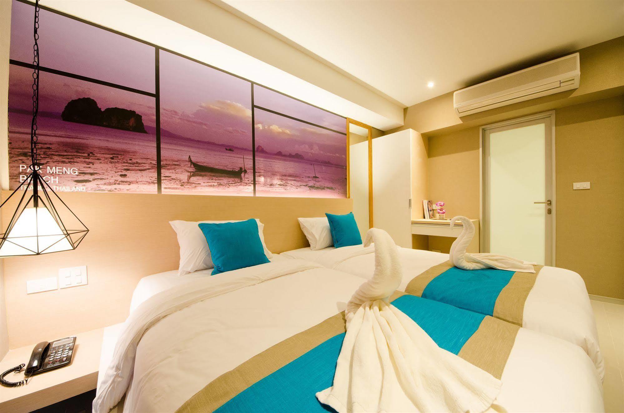 Bizotel Premier Hotel & Residence Bangkok Bagian luar foto