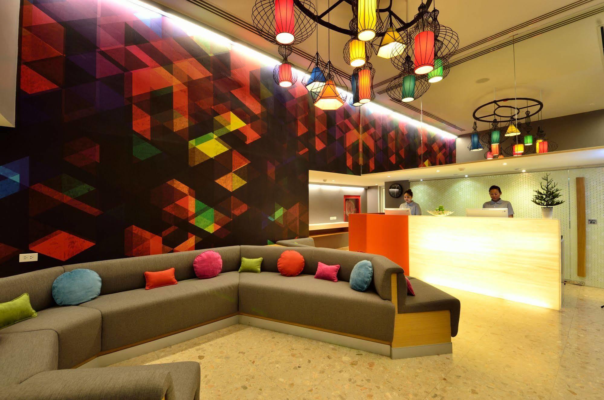 Bizotel Premier Hotel & Residence Bangkok Bagian luar foto