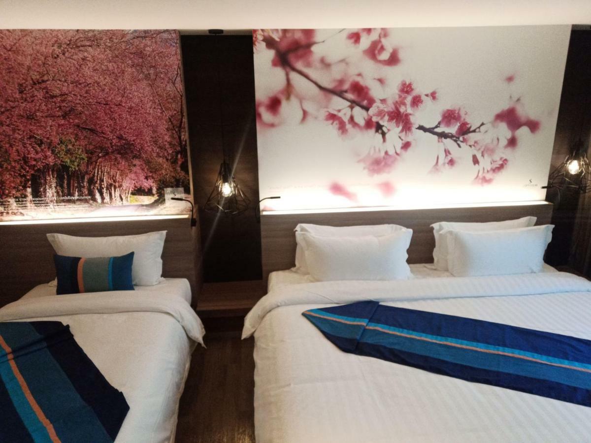 Bizotel Premier Hotel & Residence Bangkok Bagian luar foto