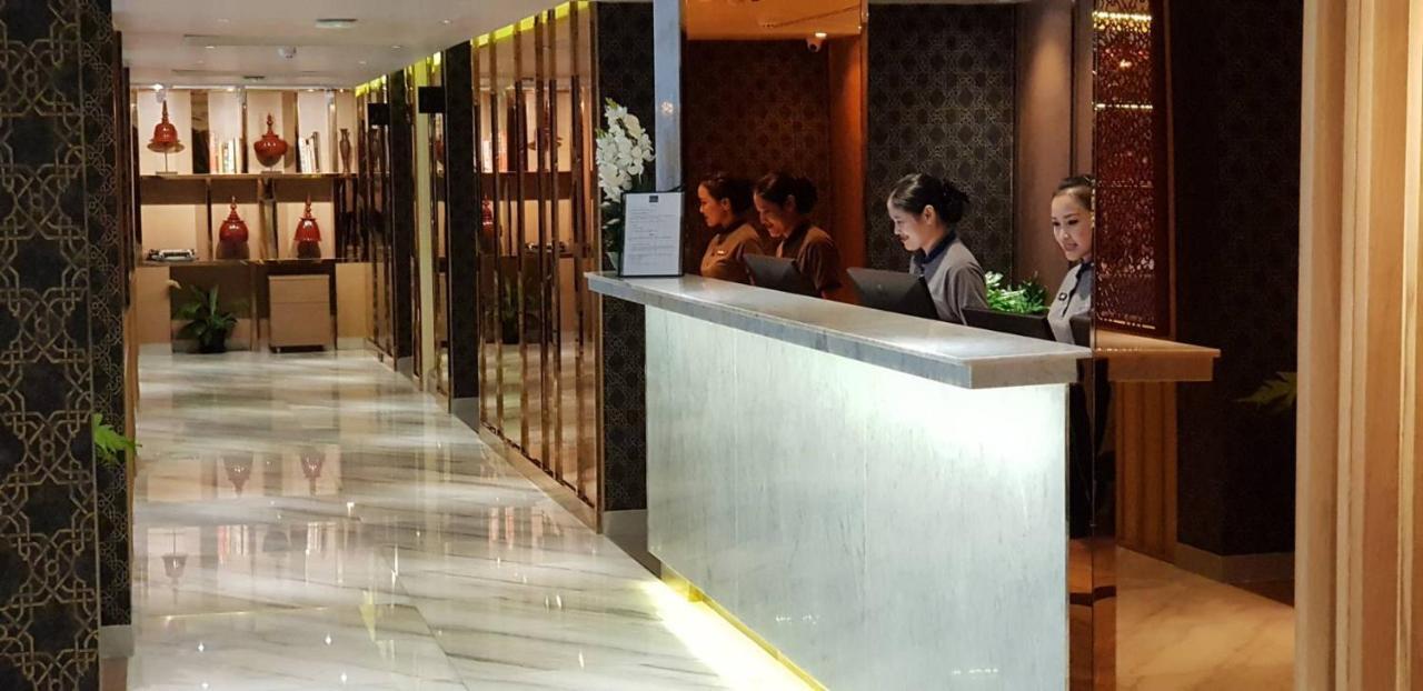 Bizotel Premier Hotel & Residence Bangkok Bagian luar foto