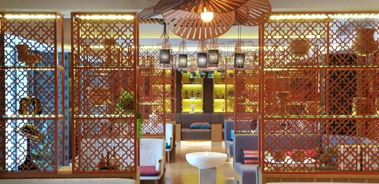 Bizotel Premier Hotel & Residence Bangkok Bagian luar foto