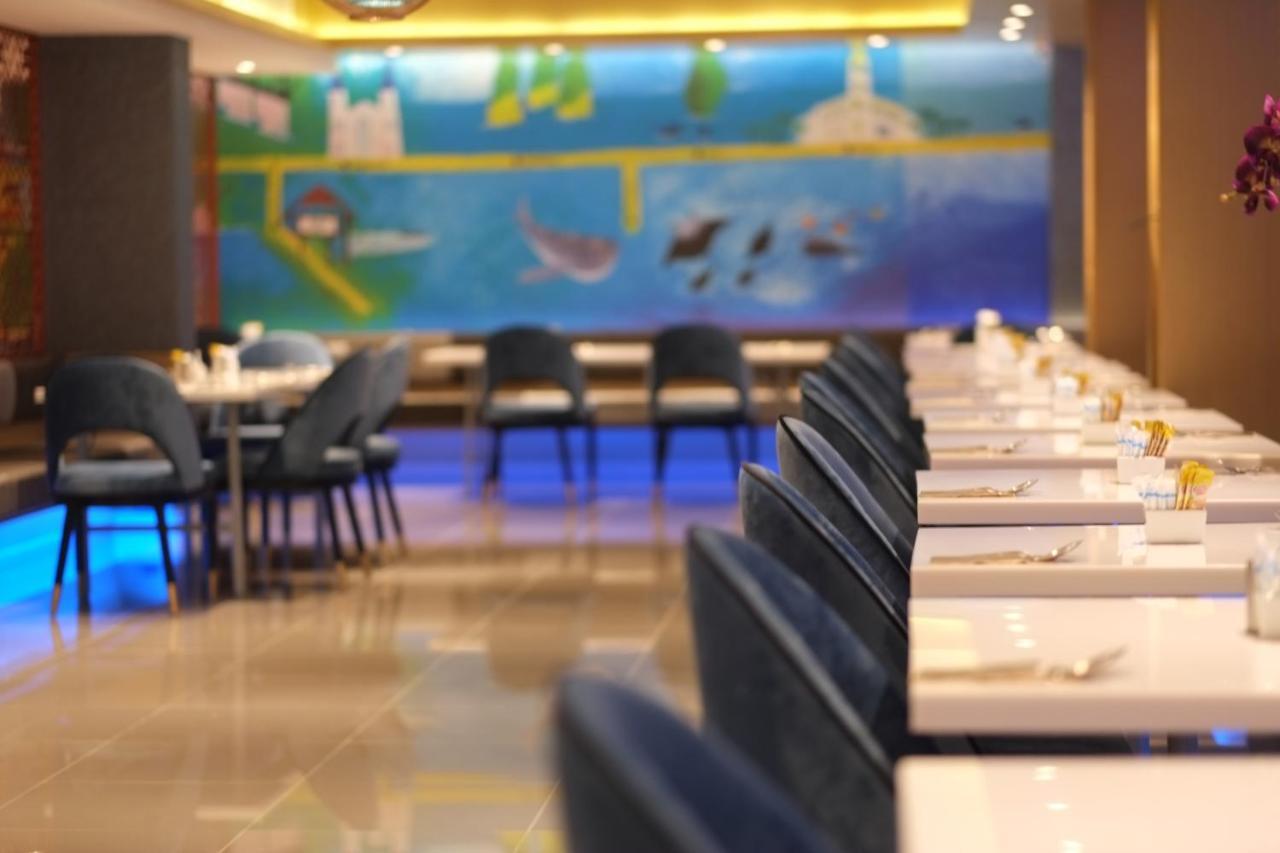 Bizotel Premier Hotel & Residence Bangkok Bagian luar foto
